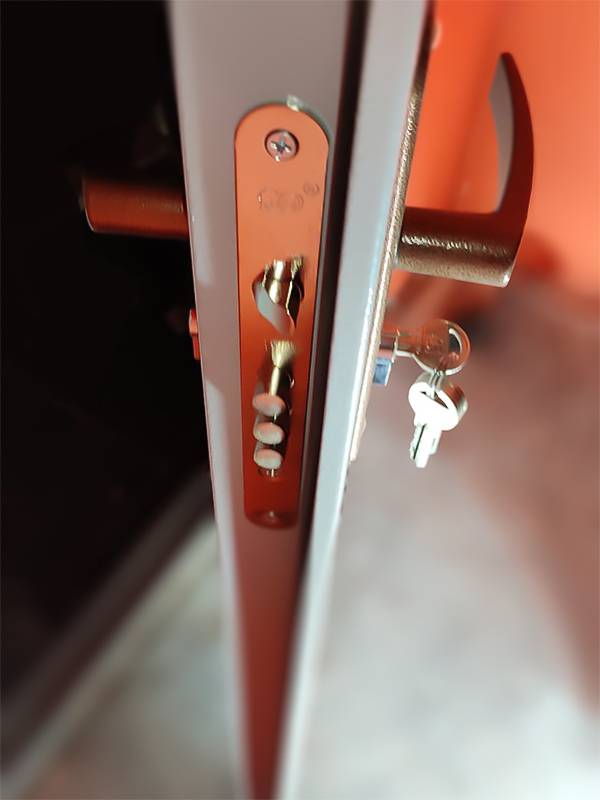 Цилиндровый замок (фитнес-зал в здании РЖД) Цилиндровый замок (фитнес-зал в здании РЖД)