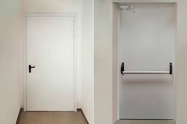 Дверь на выходе эвакуации в ресторане (ТРЦ «Афимолл Сити»)