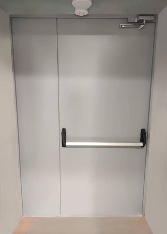 Дверь с замком «Антипаника» Дверь с замком «Антипаника»