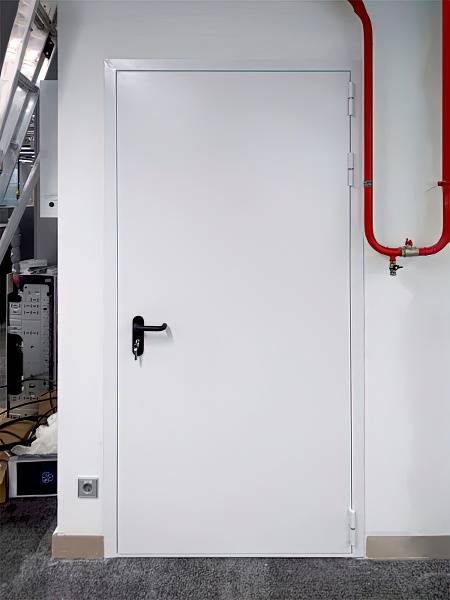 Фото белой огнезащитной двери Фото белой огнезащитной двери