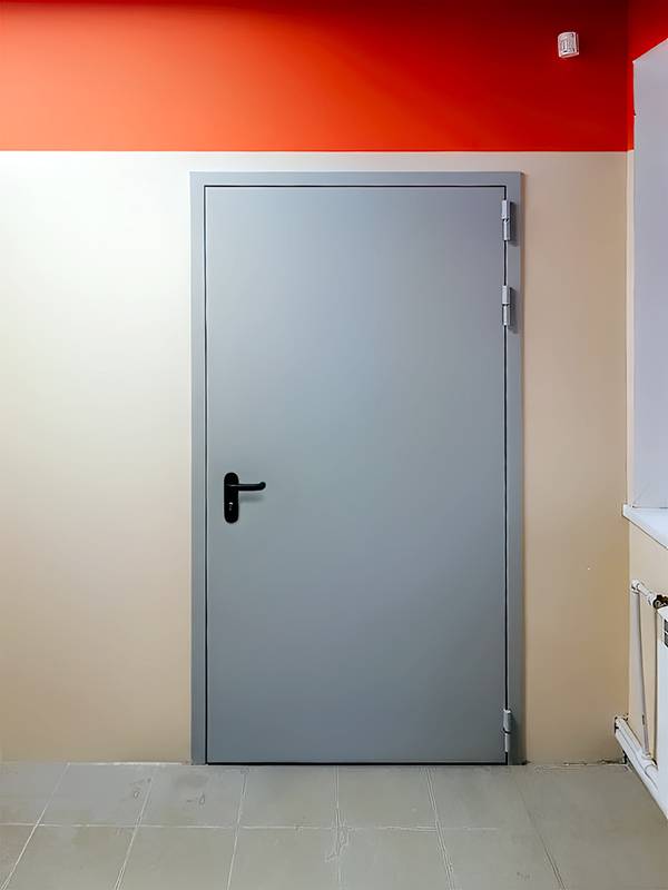 Одностворчатая дверь серого цвета (Магнит Косметик) Одностворчатая дверь серого цвета (Магнит Косметик)