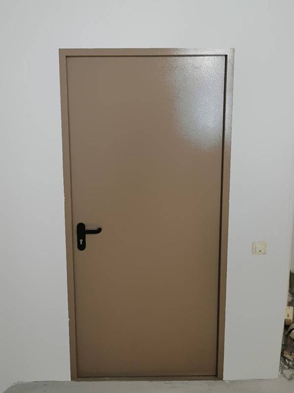 Огнестойкая дверь, вид изнутри (кофейня, ул. 1-я Тверская-Ямская) Огнестойкая дверь, вид изнутри (кофейня, ул. 1-я Тверская-Ямская)