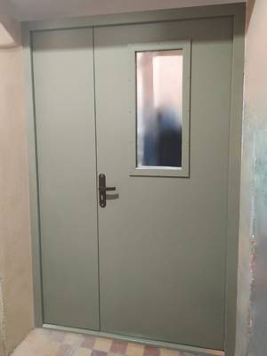 Подъездная дверь, фото изнутри (ул. Архитектора Власова) Подъездная дверь, фото изнутри (ул. Архитектора Власова)