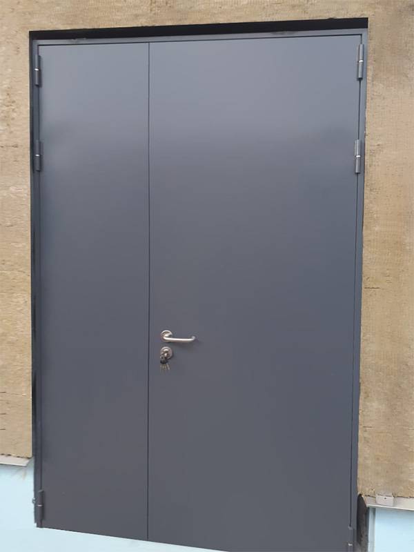 Полуторастворчатая дверь, фото снаружи (Волковское шоссе, 23в) Полуторастворчатая дверь, фото снаружи (Волковское шоссе, 23в)