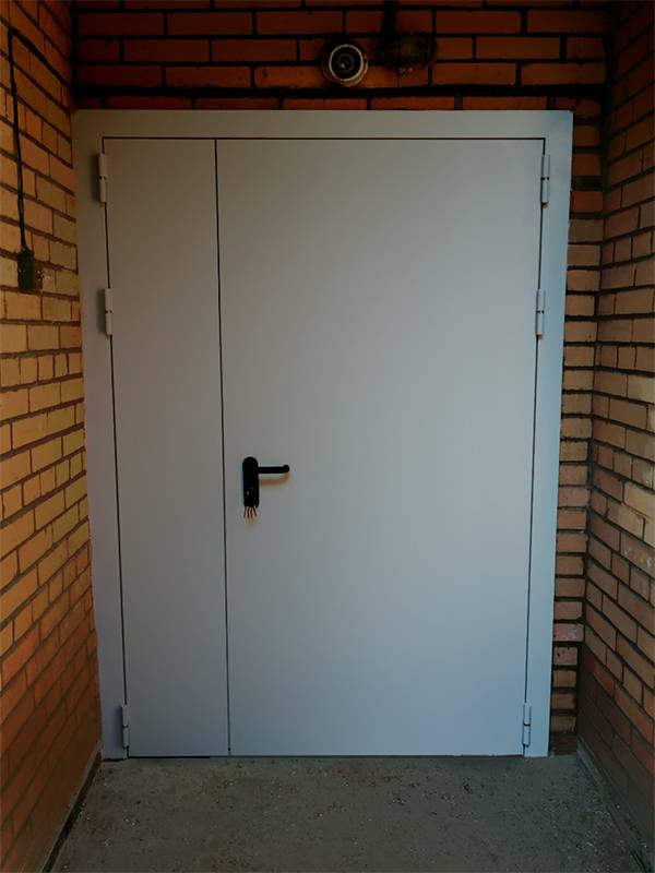 Полуторная дверь снаружи (Ситилинк, Волгоградский проспект) Полуторная дверь снаружи (Ситилинк, Волгоградский проспект)