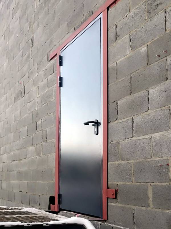 Установленная однопольная дверь (пос. Томилино) Установленная однопольная дверь (пос. Томилино)