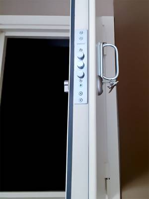 Замок в люке (склад НИИ) Замок в люке (склад НИИ)