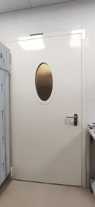 Дверь с овальным окном Дверь с овальным окном