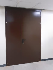 Полуторная дверь, вид спереди Полуторная дверь, вид спереди