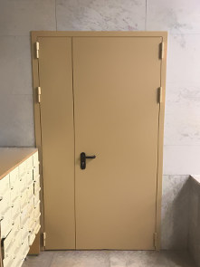 Полуторопольная дверь (МГУ) Полуторопольная дверь (МГУ)