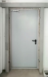 Противопожарная дверь, внутренняя сторона Противопожарная дверь, внутренняя сторона