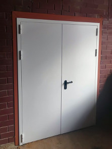 Равностворчатая дверь Равностворчатая дверь