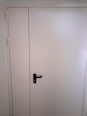 Внешняя сторона полуторопольной двери Внешняя сторона полуторопольной двери