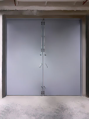 Ворота 4×4 метра, фото из помещения Ворота 4×4 метра, фото из помещения