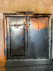 Ворота в процессе испытаний Ворота в процессе испытаний